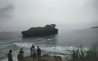 Obyek Wisata Pantai Congot Ndaki Pacitan, Surganya Bagi Para Penggemar Rock Fishing